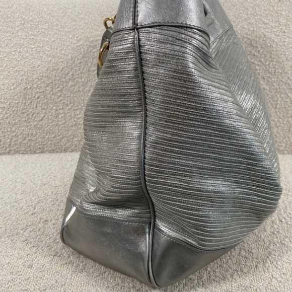 Authentic Pre-Owned Burberry Silver Leather Extra Large Ribbed Motorcycle Bag - Picture 5 of 16